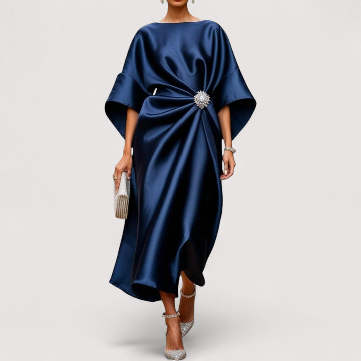 Zora – Elegantna Haljina s Luksuznim Dodirom