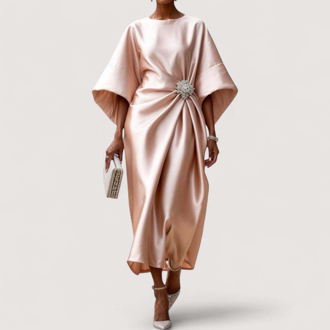 Zora – Elegantna Haljina s Luksuznim Dodirom