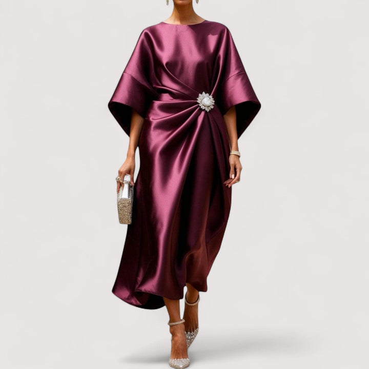 Zora – Elegantna Haljina s Luksuznim Dodirom