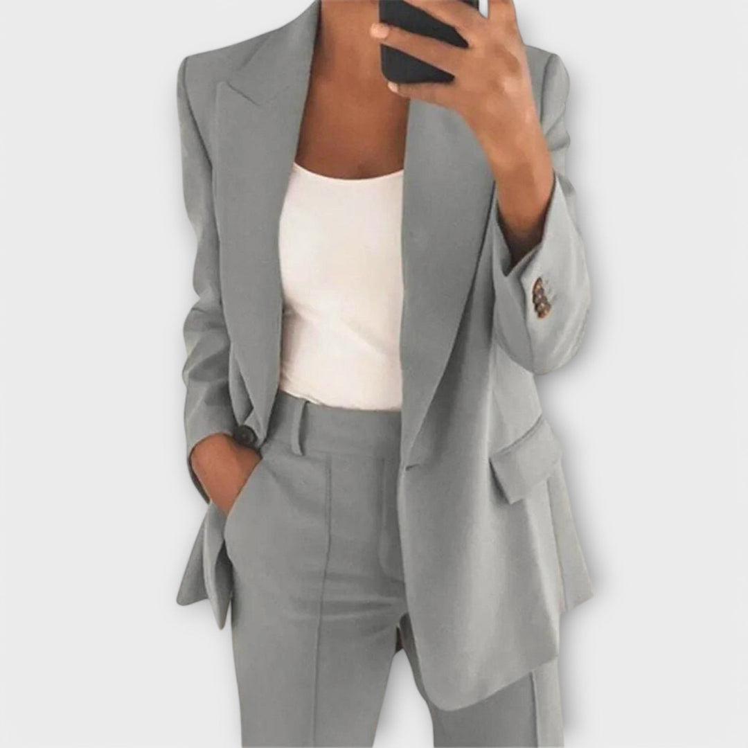 Christina – Elegantni i svestrani ženski komplet