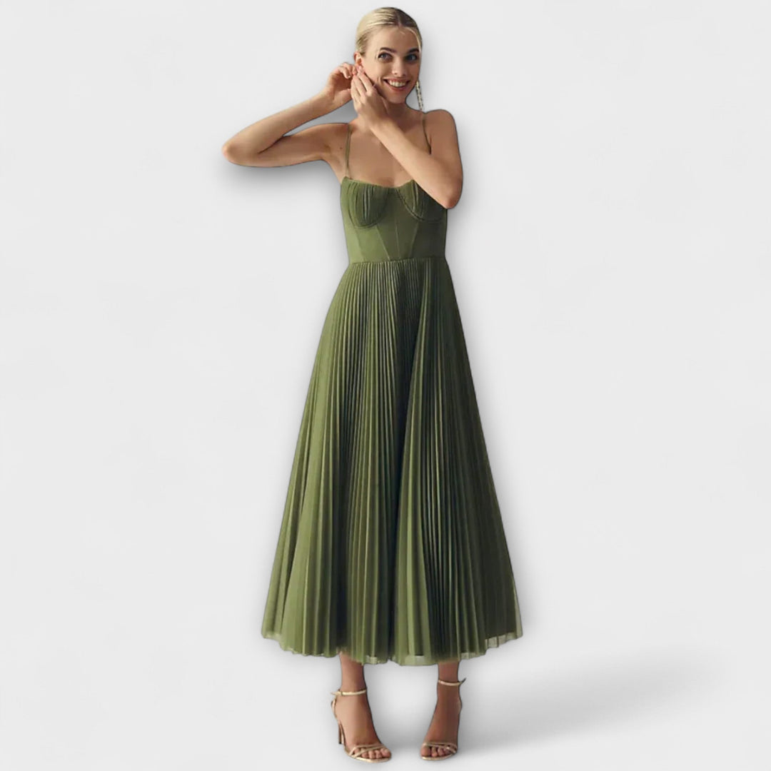 Lucrezia – Elegantna Haljina sa Šarmom