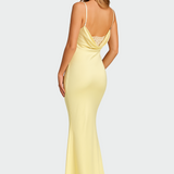 Saten Haljina s Otvorenim Leđima